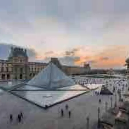 Iconic Location Only 500 Meters To The Louvre * Paris