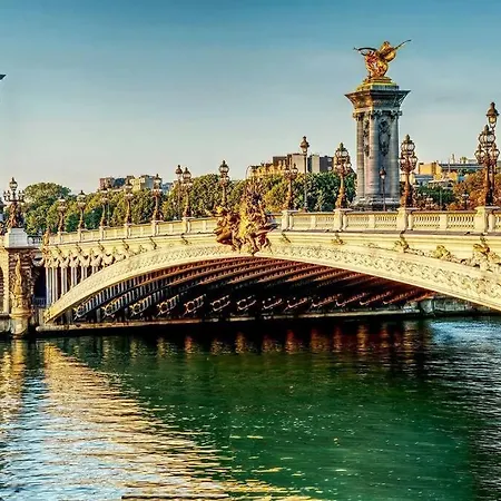 Iconic Location Only 500 Meters To The Louvre Paris