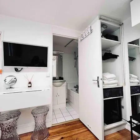 Iconic Location Only 500 Meters To The Louvre Apartment *